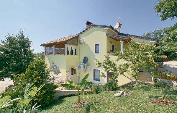 Apartments Sterna Grožnjan Стая снимка